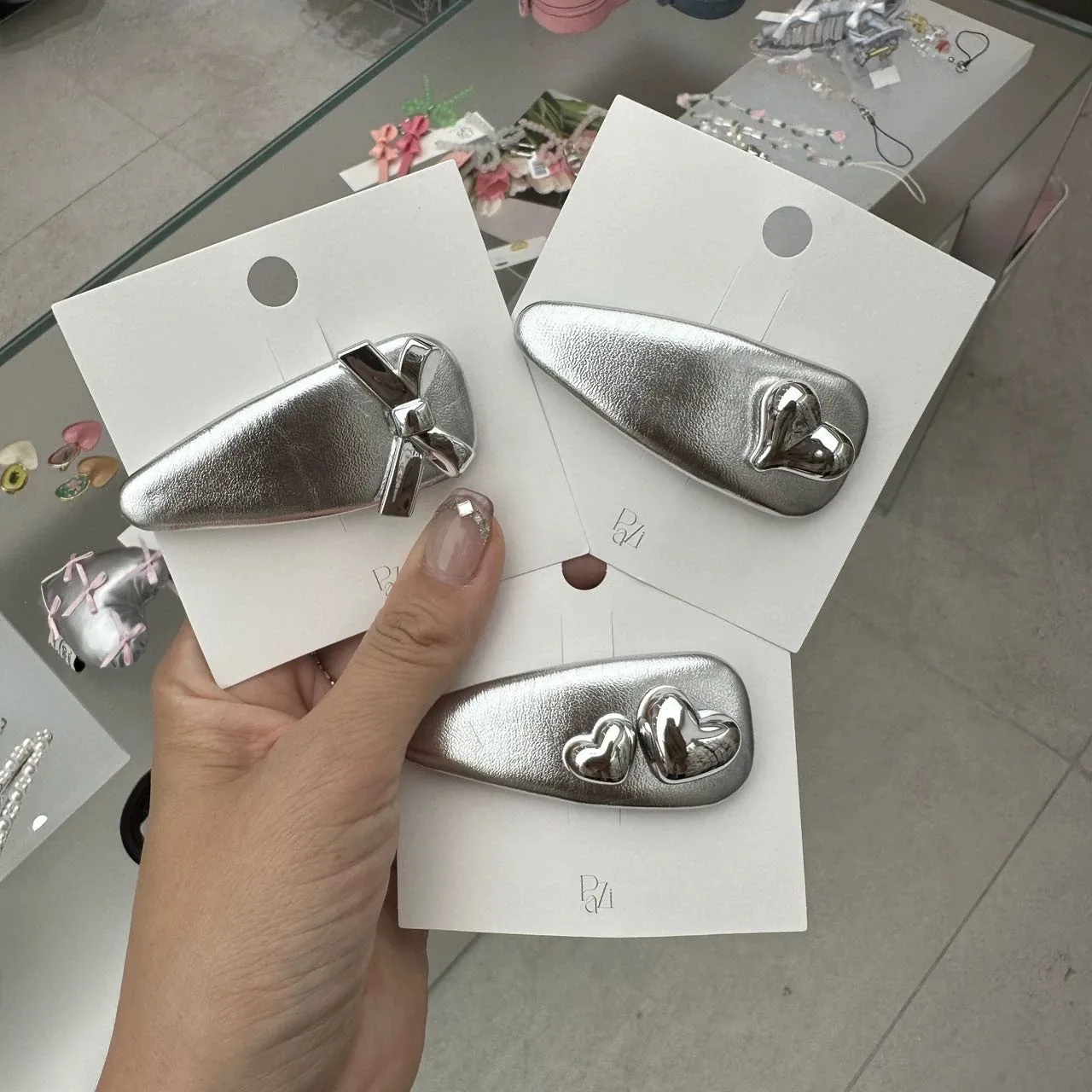 Barrettes Cheveux Nœud Cœur Argent Brillant Style Coréen Pour Femmes Filles Texture Métallique En Cuir Synthétique BB Clips