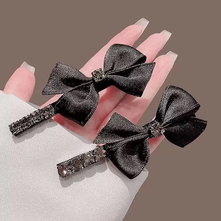 Élégante Pince à Cheveux Nœud en Satin Noir pour Femmes Style Coréen Pince Crocodile en Strass Accessoires Cheveux