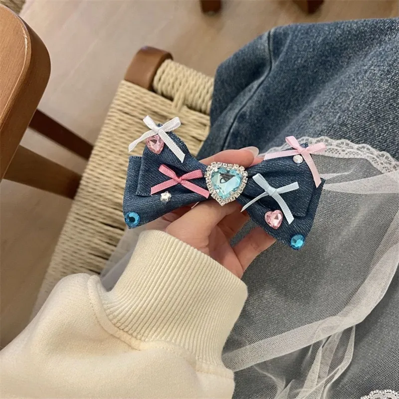 Fermaglio per Capelli Fiocco in Denim Blu Con Strass a Cuore Decorazione Nastro Dolce Clip a Becco d'Anatra Fatto a Mano Donna