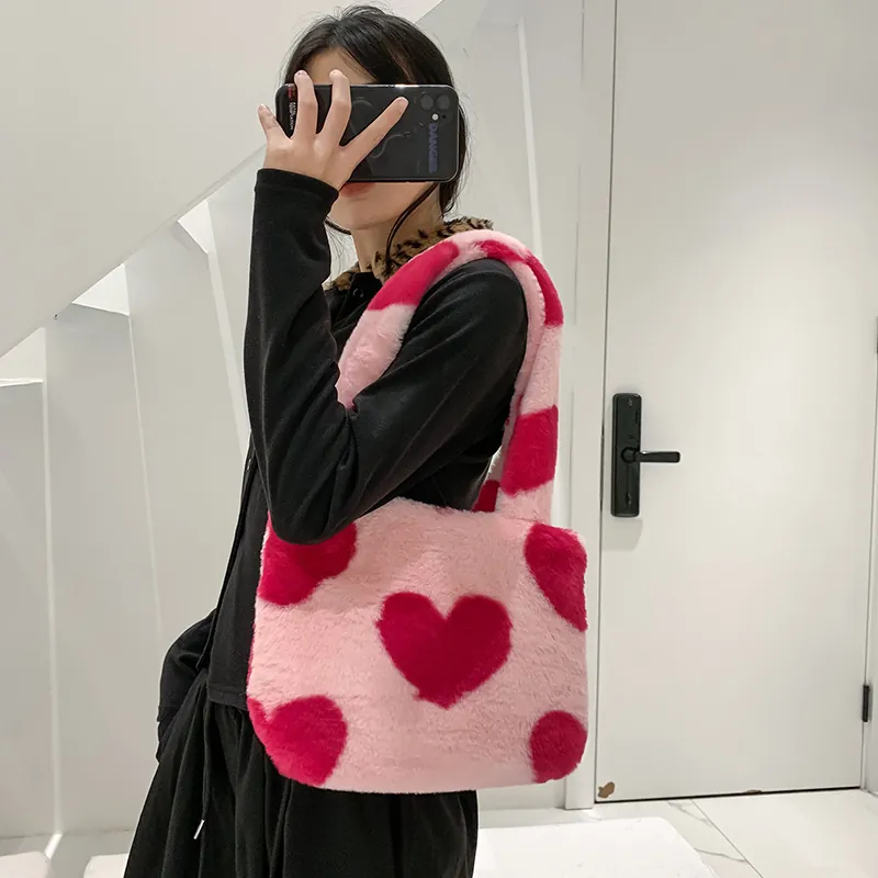 Sac Cabas en Peluche Kawaii Motif Cœur Sac à Épaule en Fausse Fourrure Douce pour Femmes Décontracté Automne Hiver