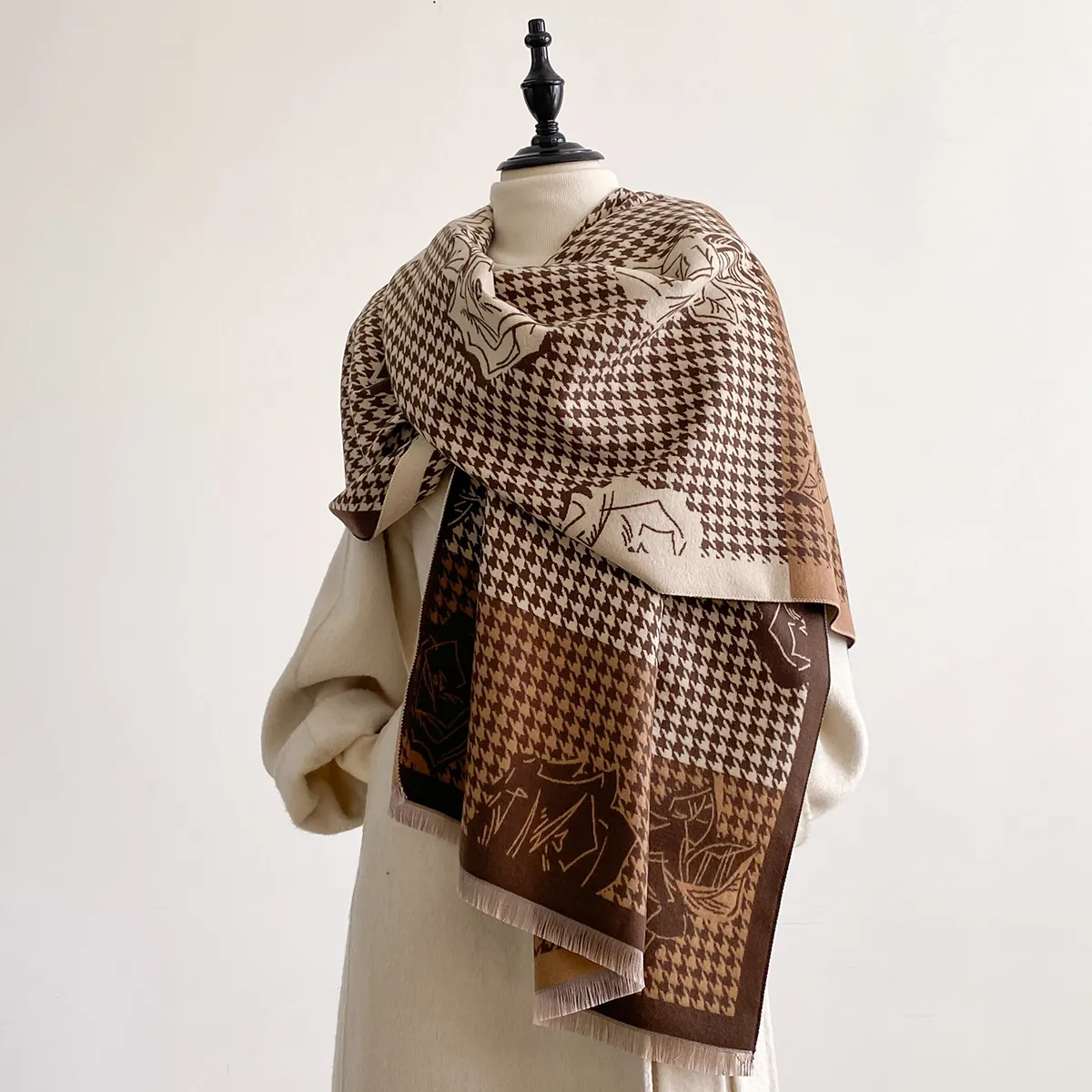 Sciarpa da Donna Elegante con Motivo Pied de Poule e Rose Calda Spessa in Poliestere Imitazione Cashmere con Nappe