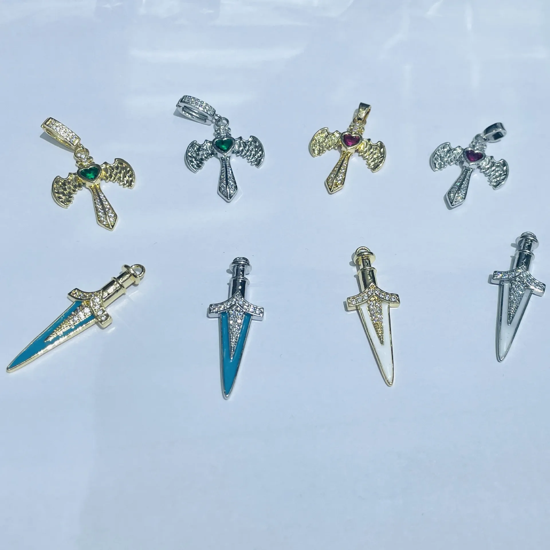 Gothic Kupfer Mikro Pave Zirkonia Schwert Kreuz Anhänger Herz Flügel Emaille Dolch Anhänger Für Halskette DIY Schmuckherstellung Damen