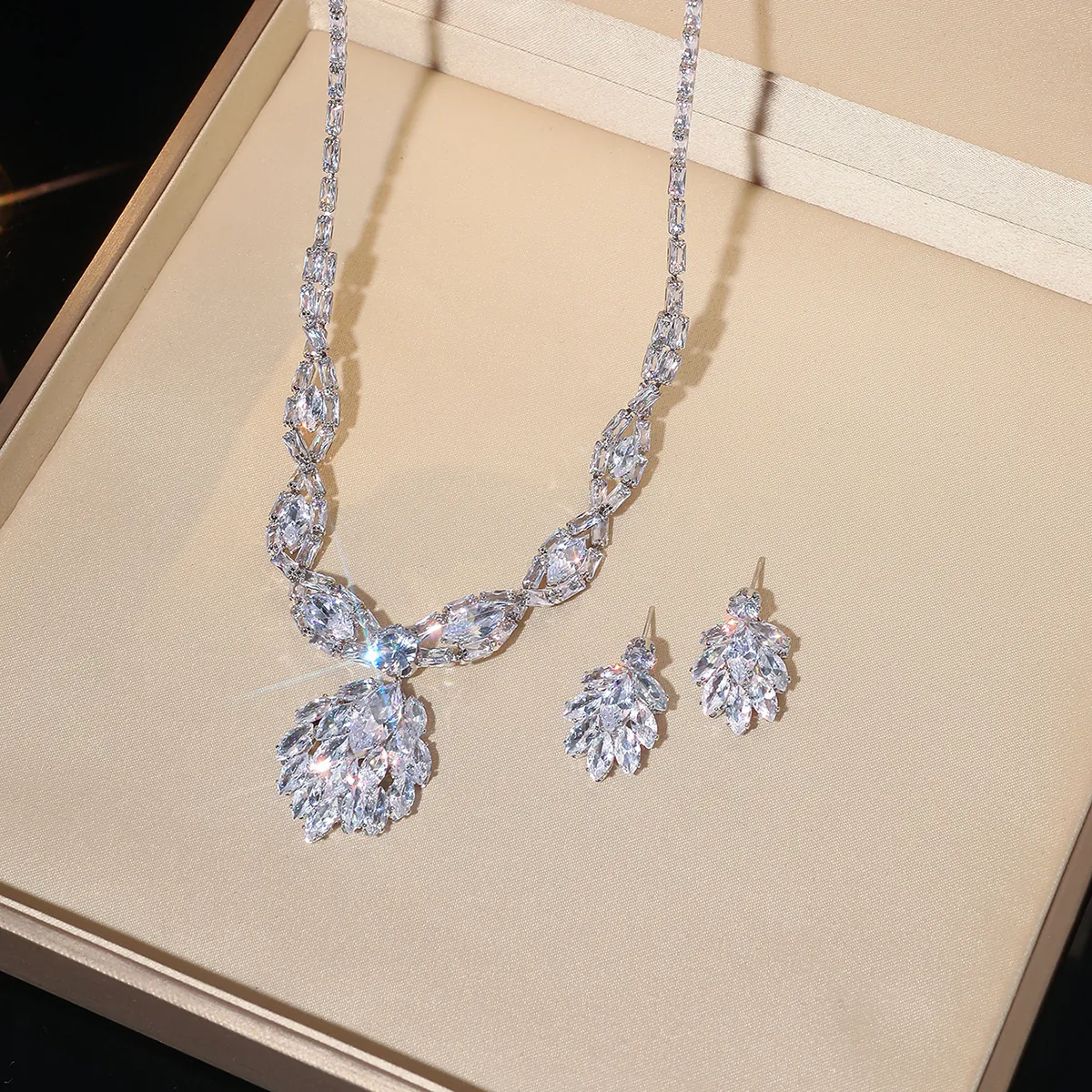 Luxus Titanstahl Zirkonia Halskette Und Ohrringe Schmuckset Marquise Blatt Cluster Braut Hochzeit Party Schmuck Für Damen
