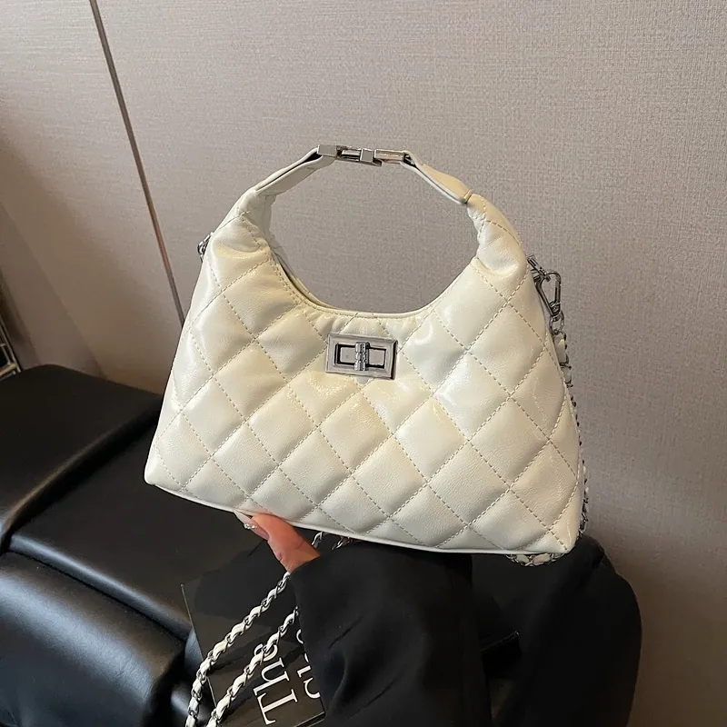 Sac à Épaule en Cuir PU à Losanges Matelassés pour Femmes Sac Sous les Bras Moderne Simple avec Bandoulière Chaîne Sac Seau