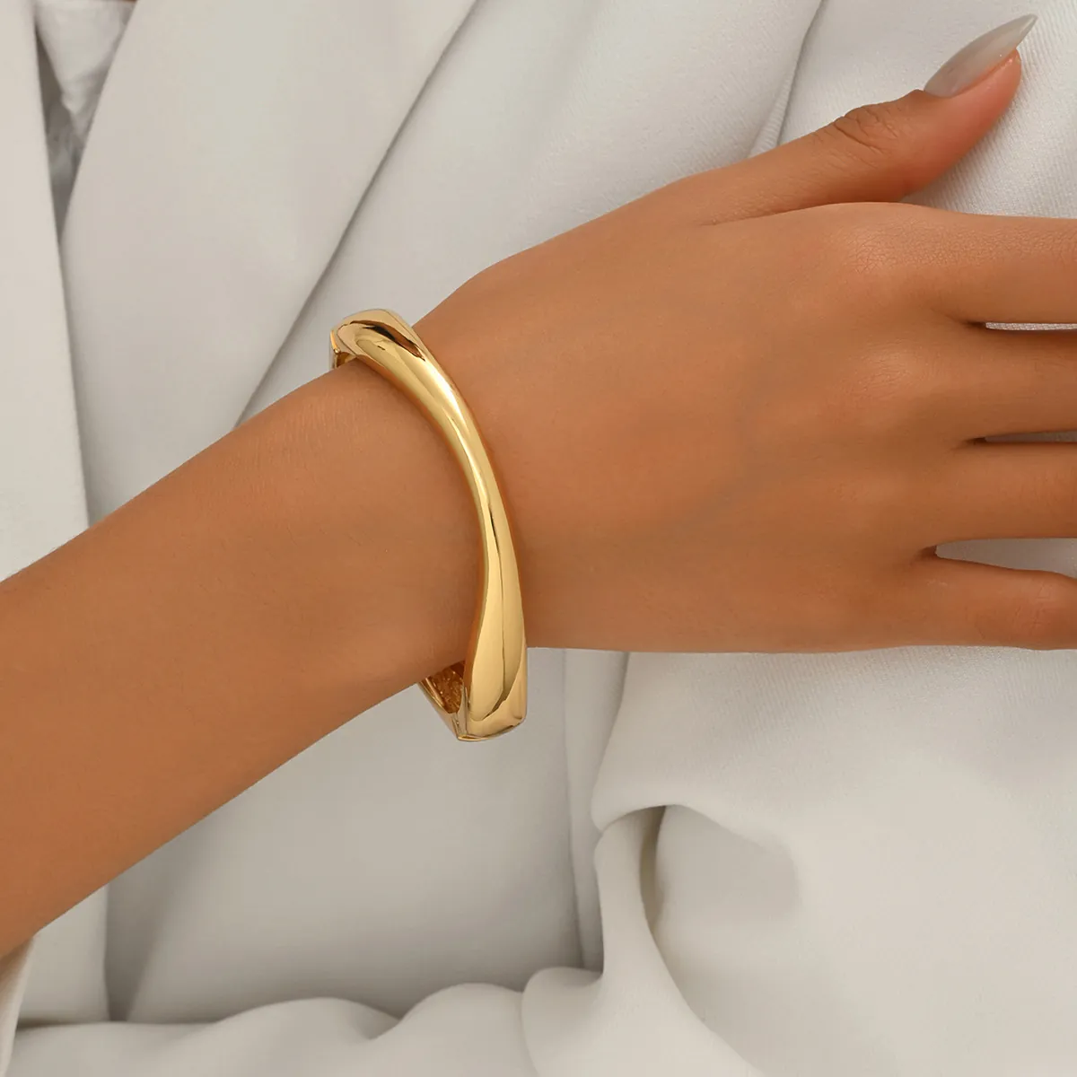 Women's Wave Design Zinc Alloy Bangle Bracelet 18K Gold Silver Plated Modern Minimalist Geometric Fashion Wrist Jewelry