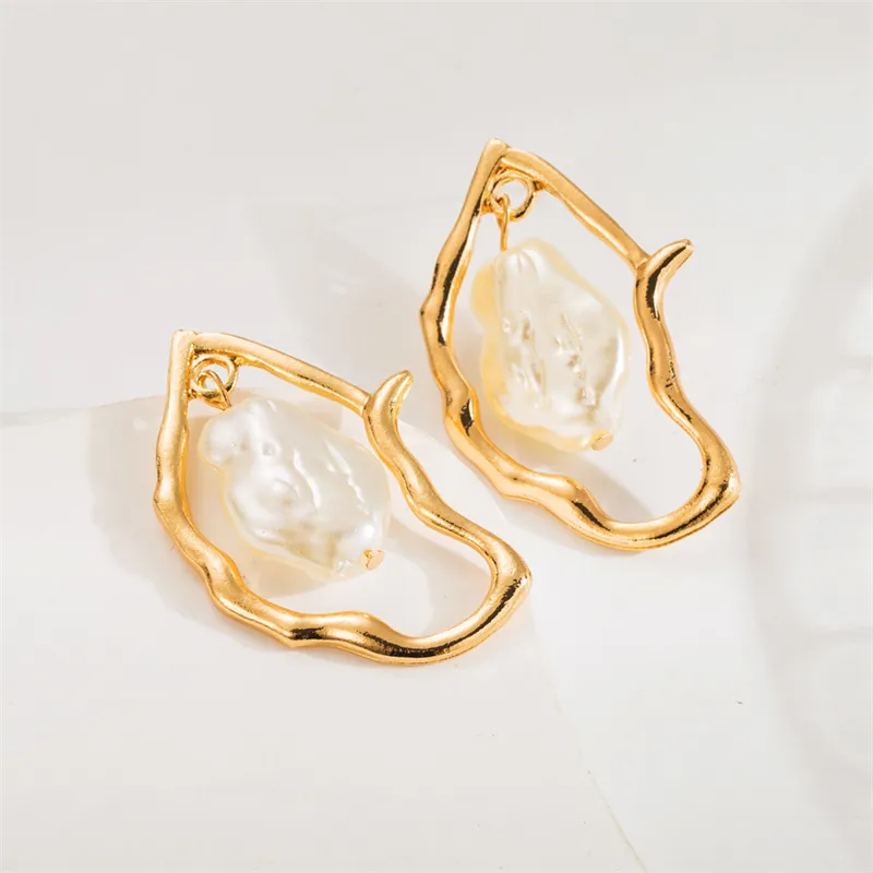 Vintage Baroque Irregular Alloy Frame Exotic Artificial Pearl Drop Earrings For Women Elegant French Style Fashion Jewelry Gifts