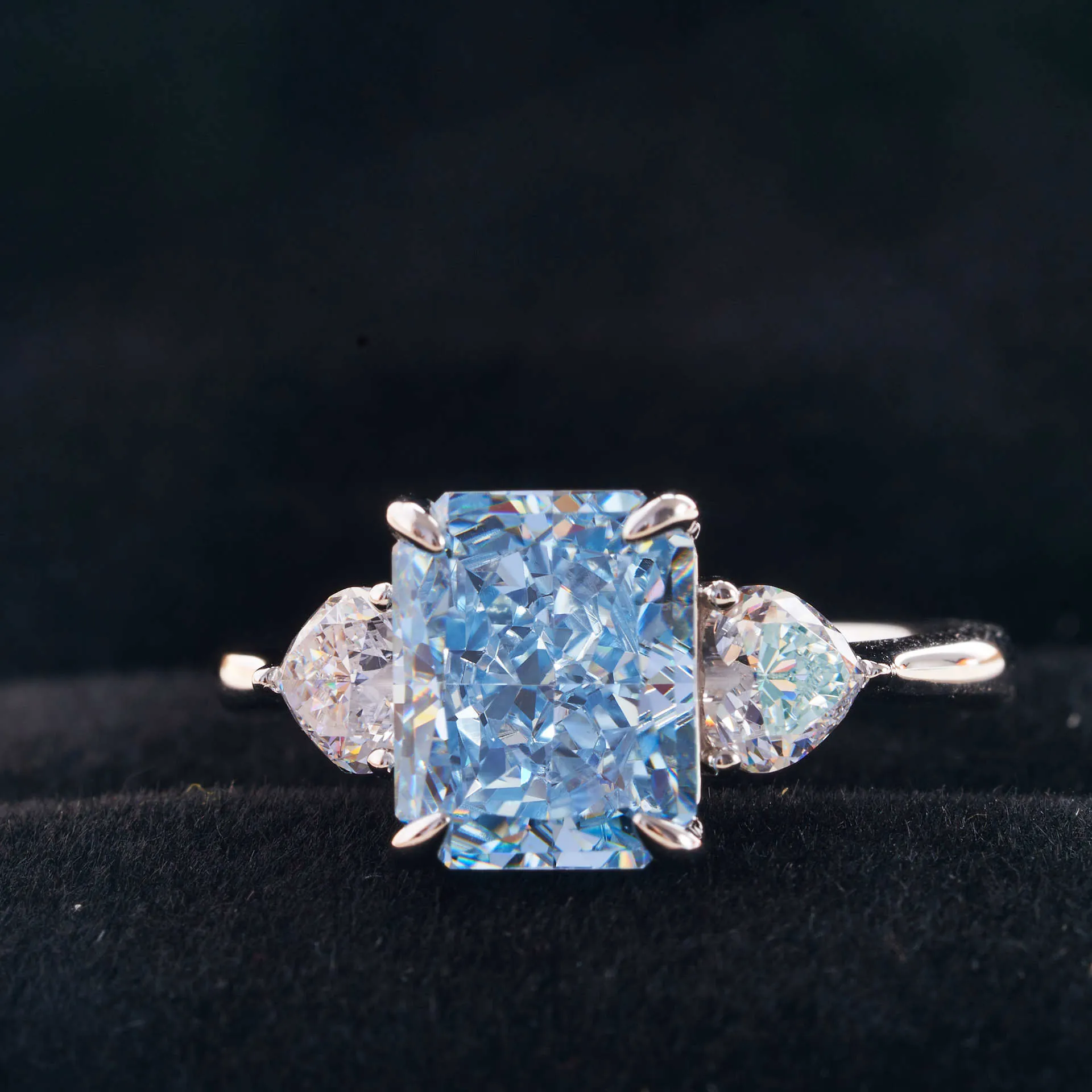 925 Sterling Silver Radiant Cut Sky Blue High Carbon Diamond Ring With Pear Side Stones For Women Luxury Wedding Jewelry