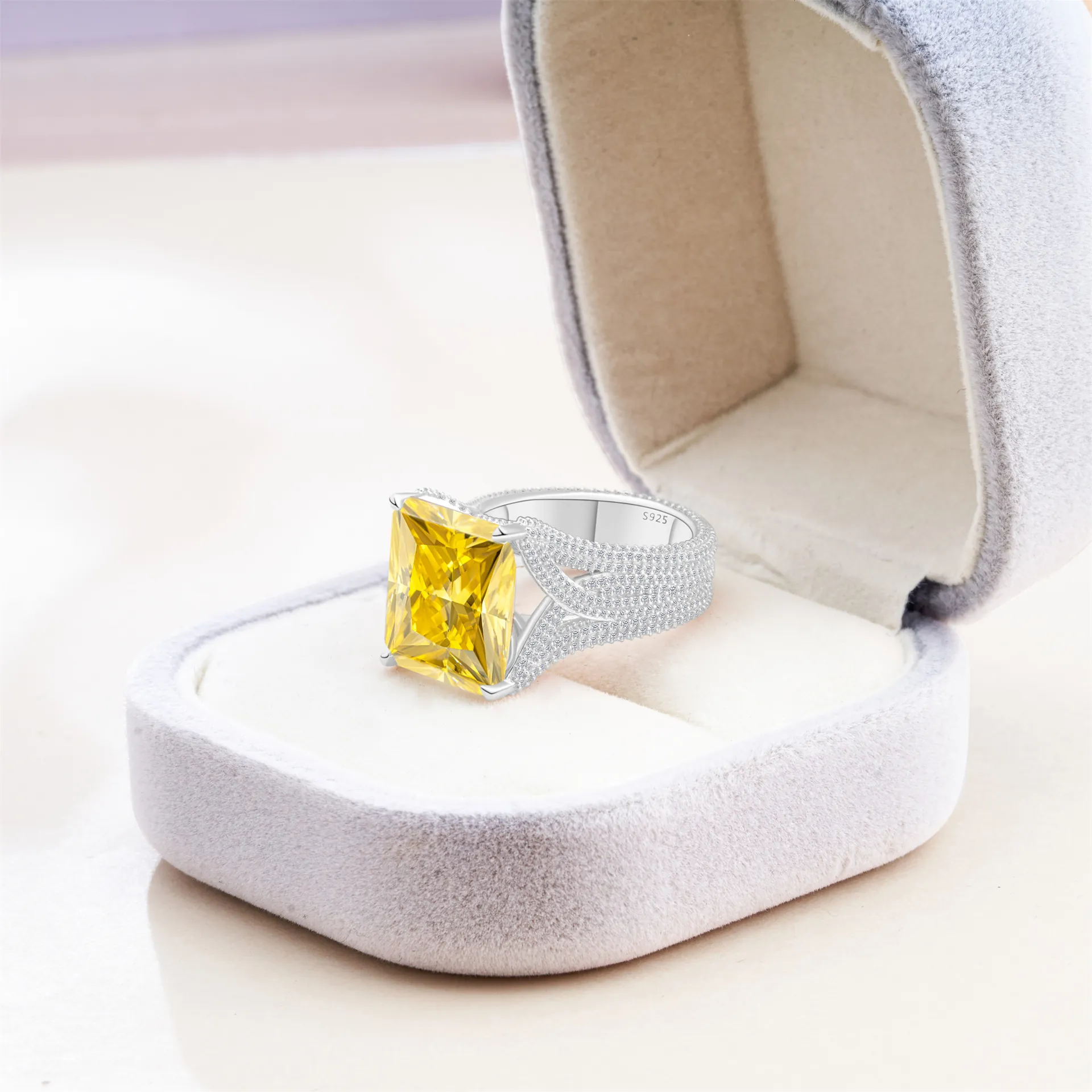 Luxurious Moissanite Ring For Women 925 Sterling Silver Gold Plated 10x14mm Princess Cut Gemstone Ring With GRA Certificate