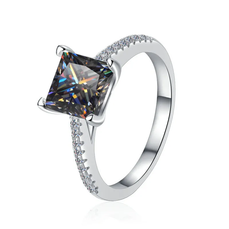 Anello in Argento Sterling 925 con Moissanite Taglio Princess per Donna 1 Carato Incastonatura a Quattro Griffe Gioielli