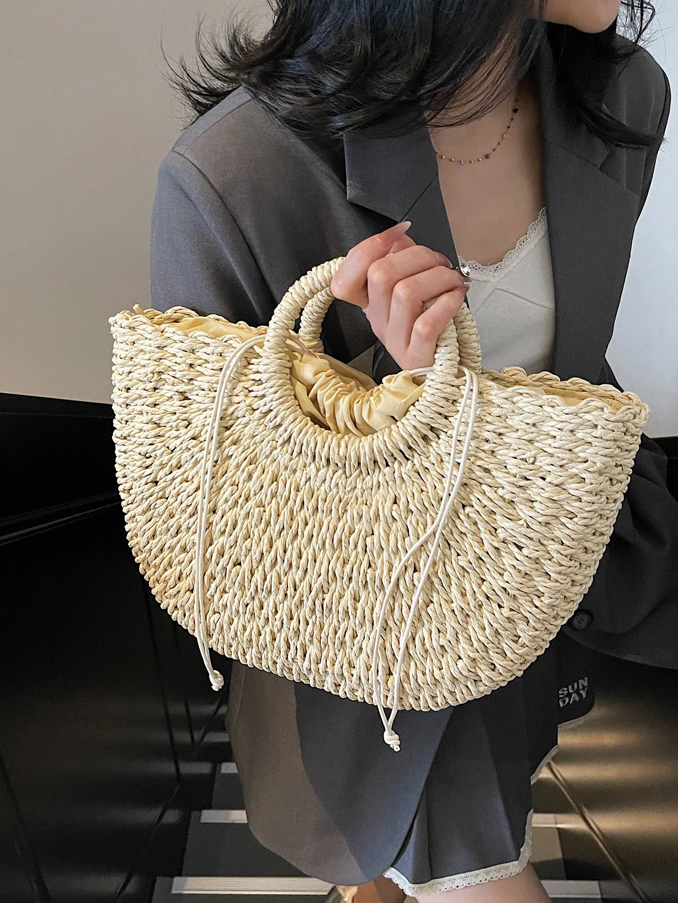 Sac à Main en Paille Tissée pour Femmes Grande Capacité Sac de Voyage Plage Vacances Avec Poignée Circulaire Et Cordon