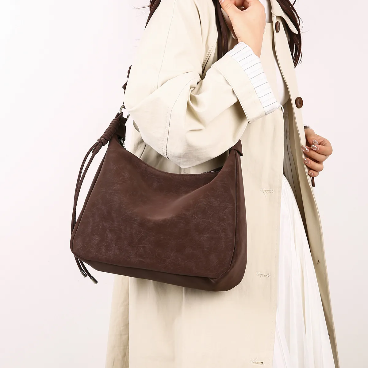 Vintage Faux Suede Hobo Shoulder Bag For Women Large Capacity Knot Strap Crossbody Bag Retro Commuting Tassel Satchel Bag