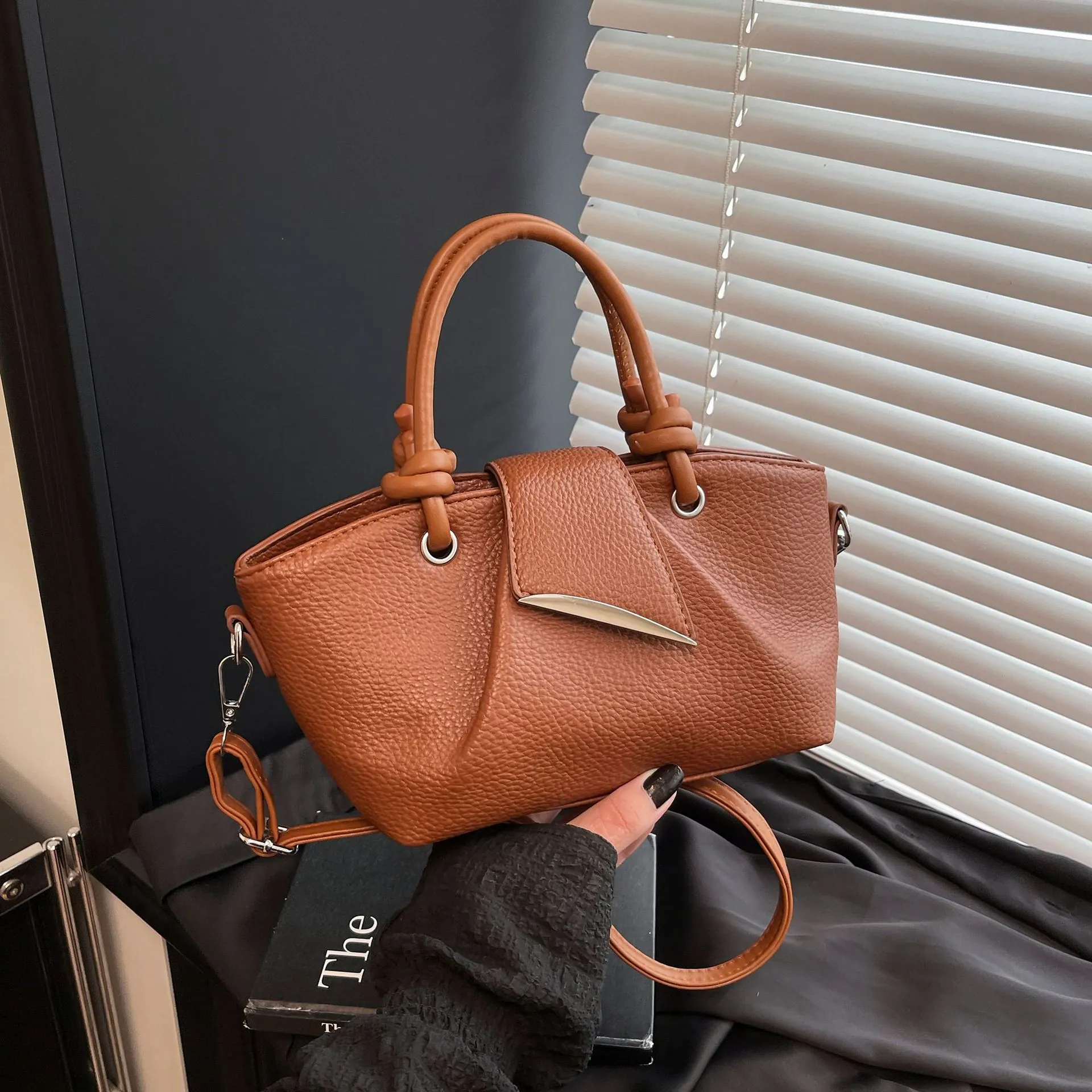 Women Vintage Pleated Bucket Bag PU Leather Litchi Grain Handbag With Moon Metal Buckle Knotted Handle Crossbody Bag