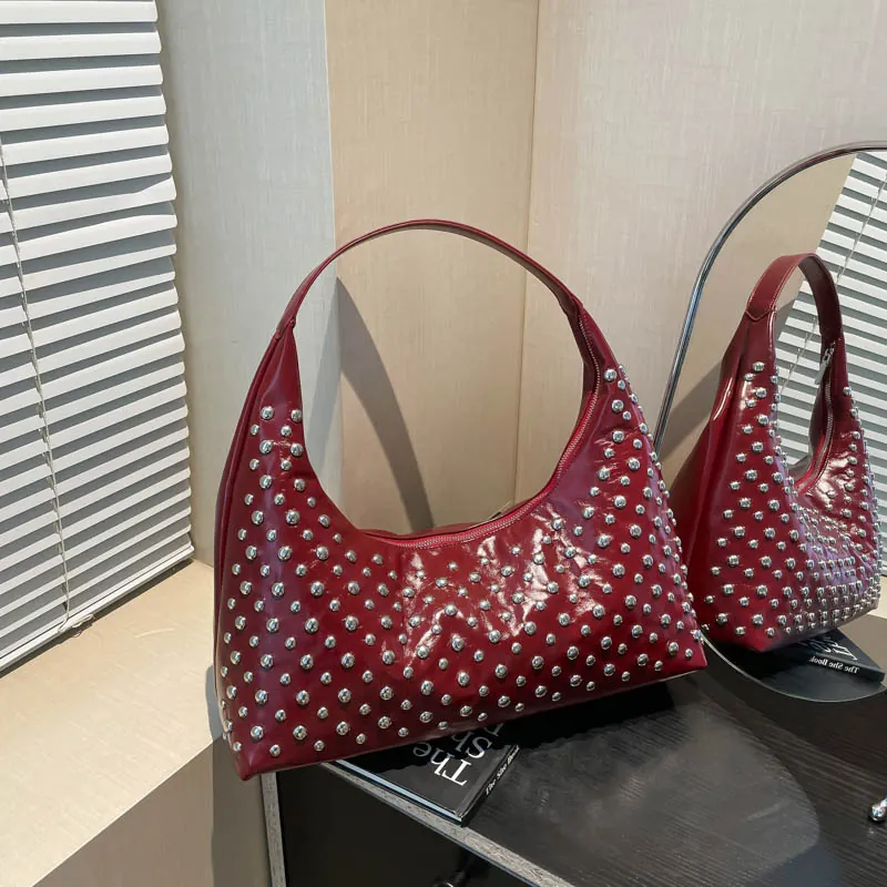 Sac Hobo Punk pour Femme avec Clous en Similicuir PU Brillant Rivets Argentés Sac à Main Porté Épaule Mode Grande Capacité Sac Sous l'Aisselle Accessoire Streetwear