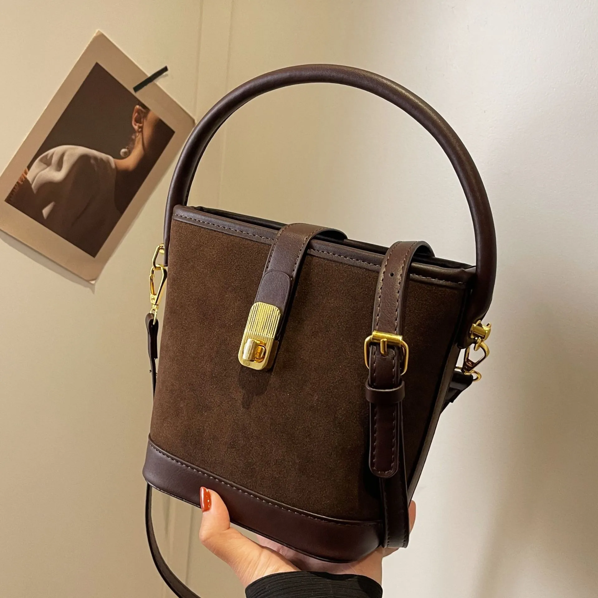 Vintage Women Matte Suede PU Splicing Bucket Bag With Gold Lock Large Capacity Shoulder Messenger Handbag Underarm Small Crossbody Bag