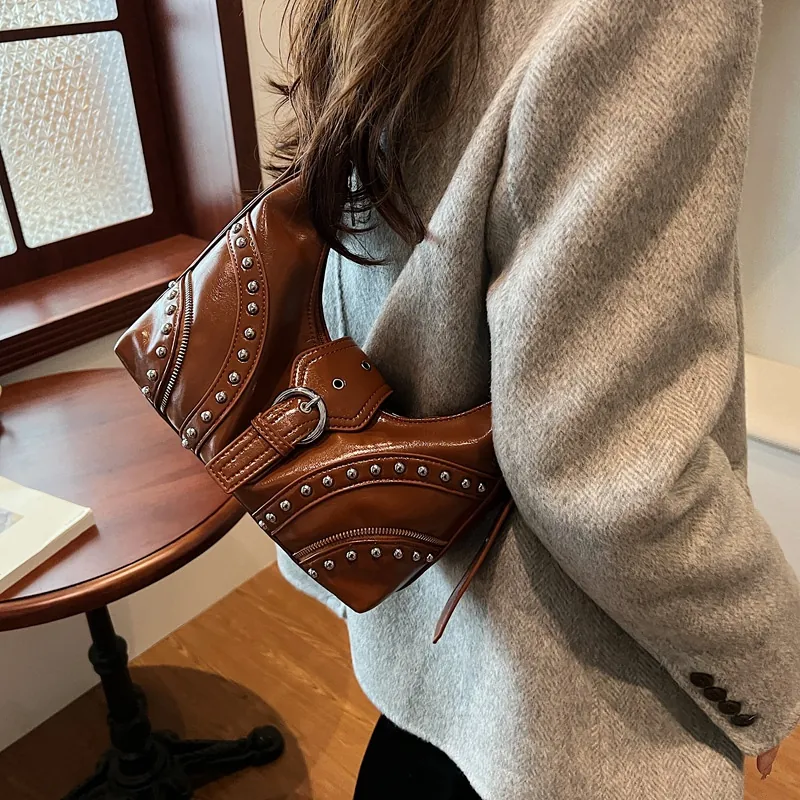 Sac Sous le Bras Vintage Punk à Rivets pour Femmes Sac à Épaule Y2K Hobo en Cuir PU Boucle en Métal Style Rock Street