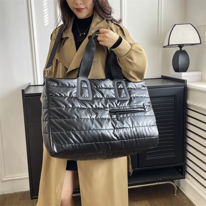 Borsa Tote Imbottita Trapuntata Grande Capacità Nylon Lucido Impermeabile Borsa a Tracolla Donna Viaggio Fitness Palestra