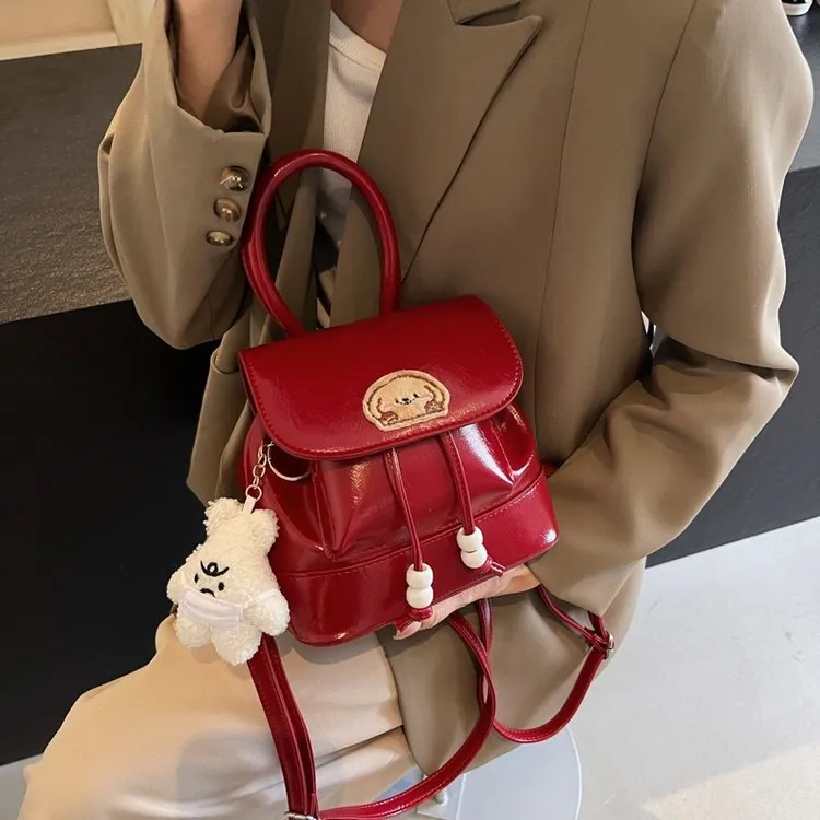 Zainetto Mini in Pelle PU Lucida in Stile Coreano per Donna Ragazza Carina Toppa a Cucciolo Piccola Borsa da Scuola Con Ciondolo a Orsetto di Peluche