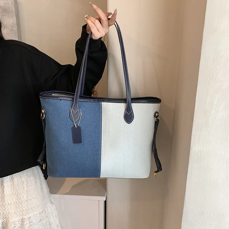 Sac Fourre-tout en Denim pour Femmes Grande Capacité Bloc de Couleur Patchwork Sac à Épaule Cuir Synthétique Surpiqûres Sac à Main Décontracté
