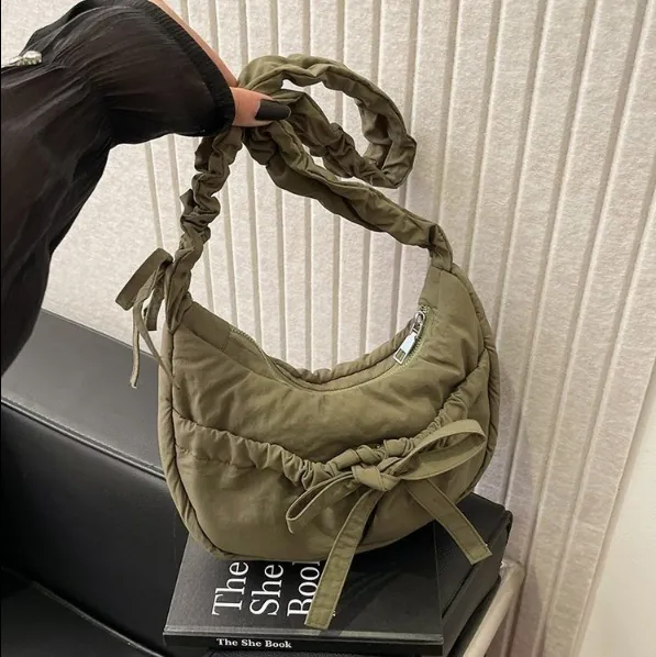 Women Pleated Nylon Shoulder Bag Puffy Cloud Bag Bow Knot Decoration Lightweight Casual Crossbody Bag Daily Fashion Hobo Bag