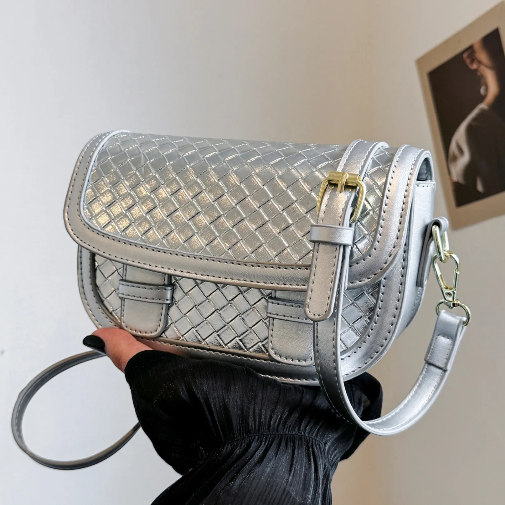 Women Woven PU Leather Saddle Crossbody Bag Adjustable Shoulder Strap Urban Minimalist Flap Handbag With Metal Buckle Daily Purse