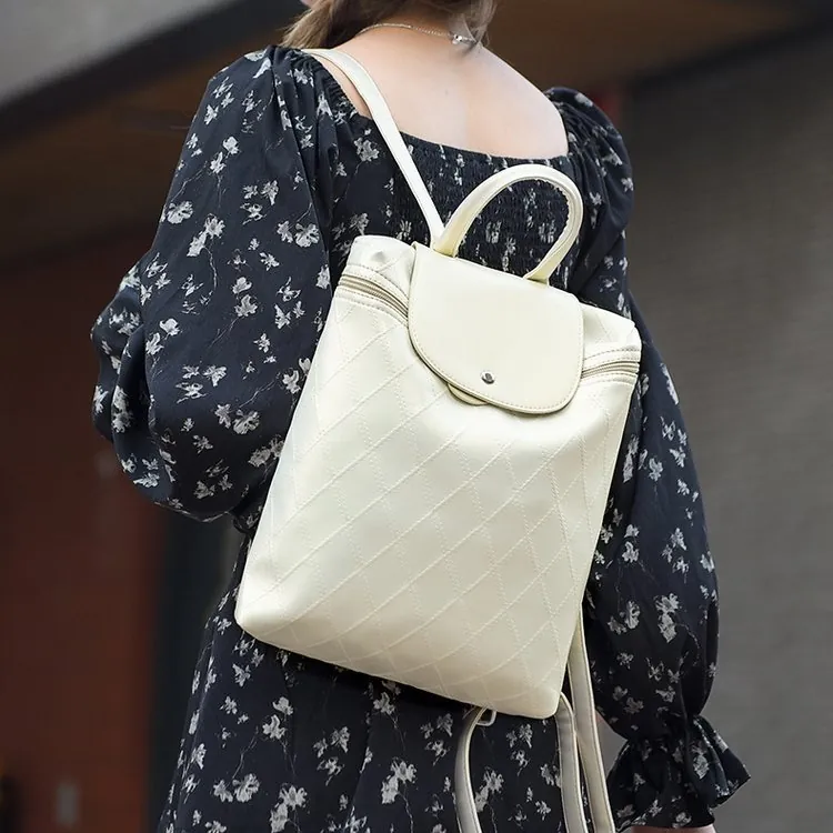 Fashion Women Quilted Rhombus PU Leather Backpack Large Capacity Waterproof Travel School Bag With Flip Metal Buckle Casual