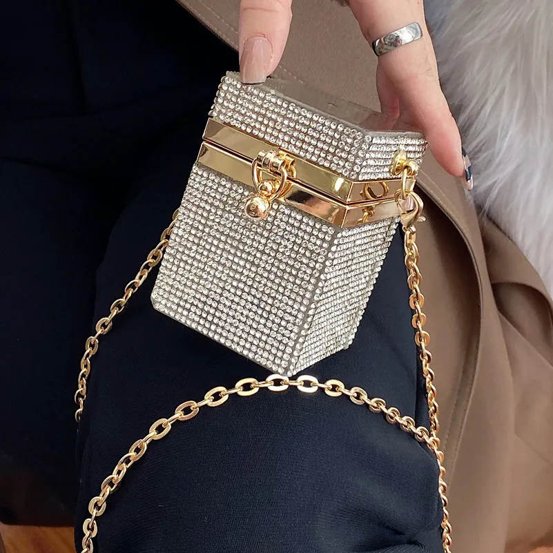Luxueux Petit Sac de Soirée Carré à Strass Chaîne Métallique Bandoulière Pochette Box en Cristal Acrylique Femme Fête Banquet Mariage Accessoire de Mode