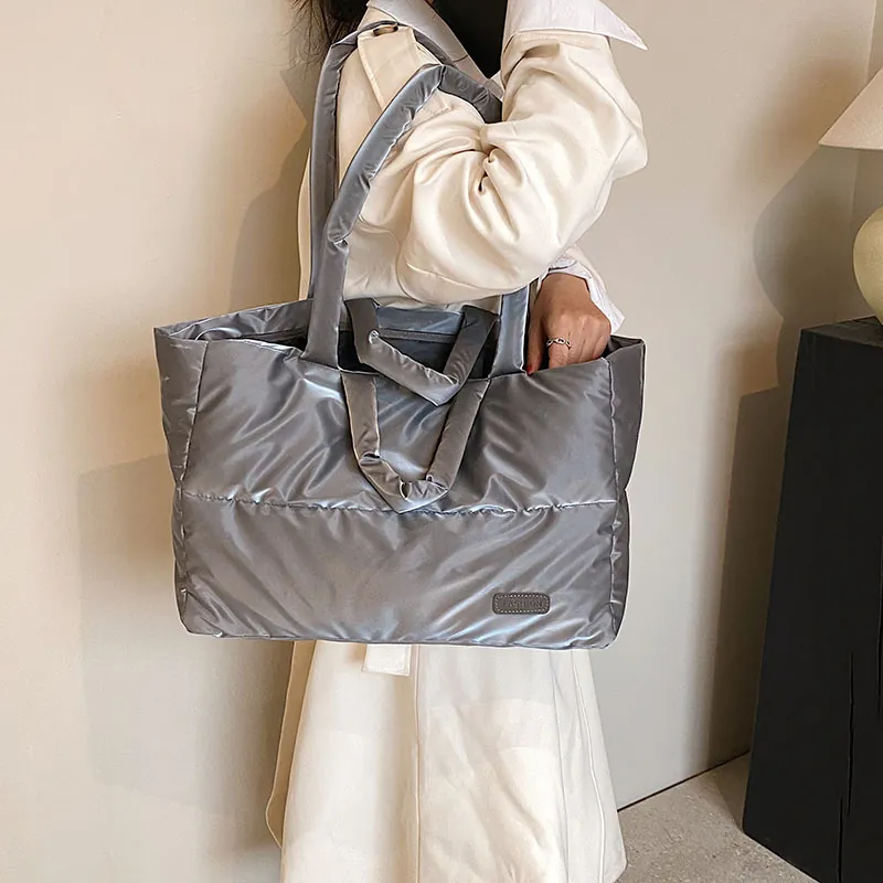 Sac Cabas Matelassé pour Femmes Grande Capacité Rembourré en Oxford pour Voyages d'Hiver Sac à Bandoulière à Poignée