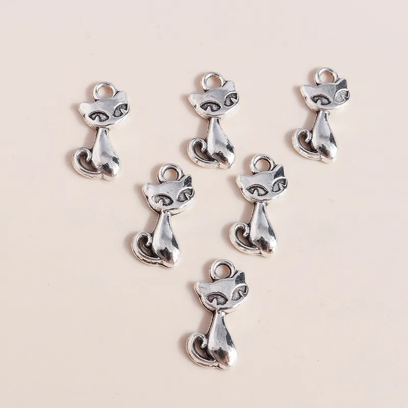 Vintage Antique Silver Alloy Cat Charm Pendants For DIY Jewelry Making Findings Animal Shape Mini Pendants For Necklaces