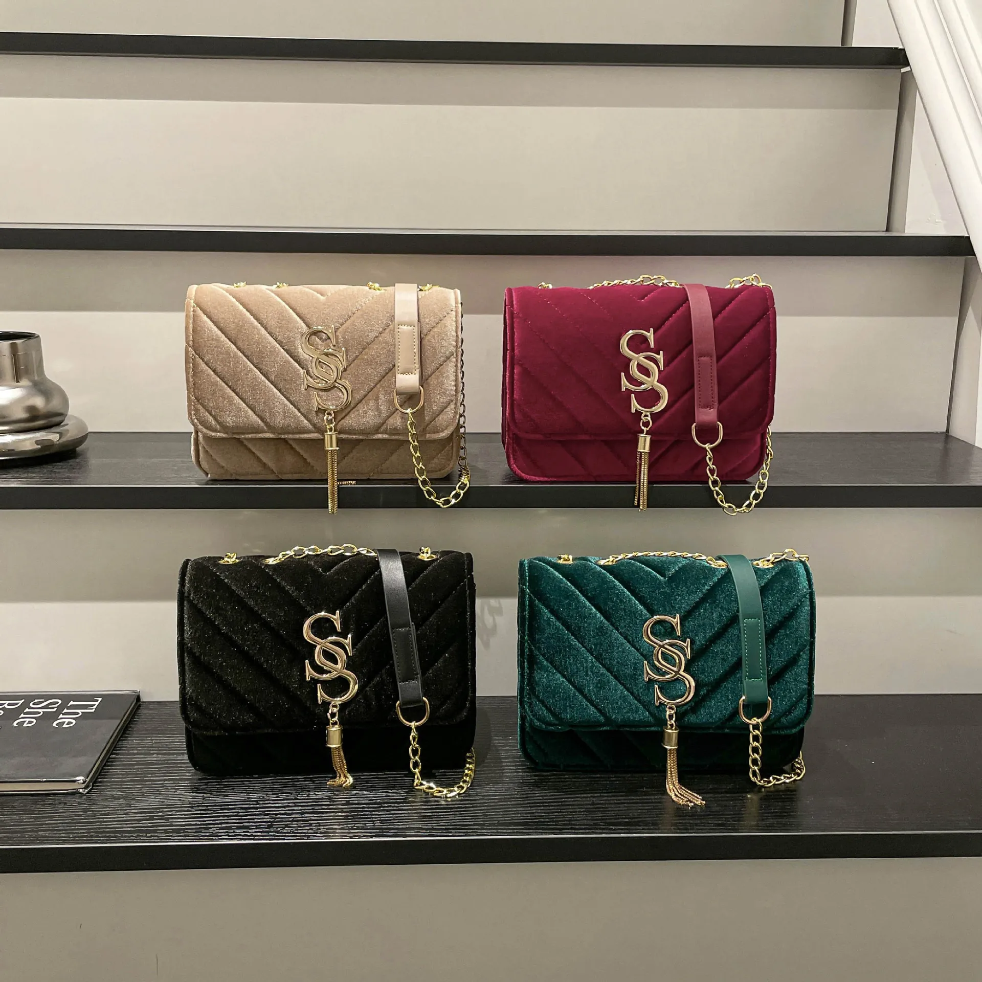 Sac à Épaule en Velours Matelassé Vintage Avec Logo Gland en Métal Chaîne d'Or Sac à Main Pour Femme Élégant Sac Carré de Fête