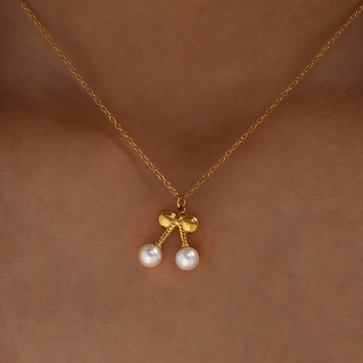 18K Vergoldete Edelstahl Kirsch Perlen Anhänger Halskette Für Damen Süße Schleife Fruchtform Elegante Schmuck Geschenk
