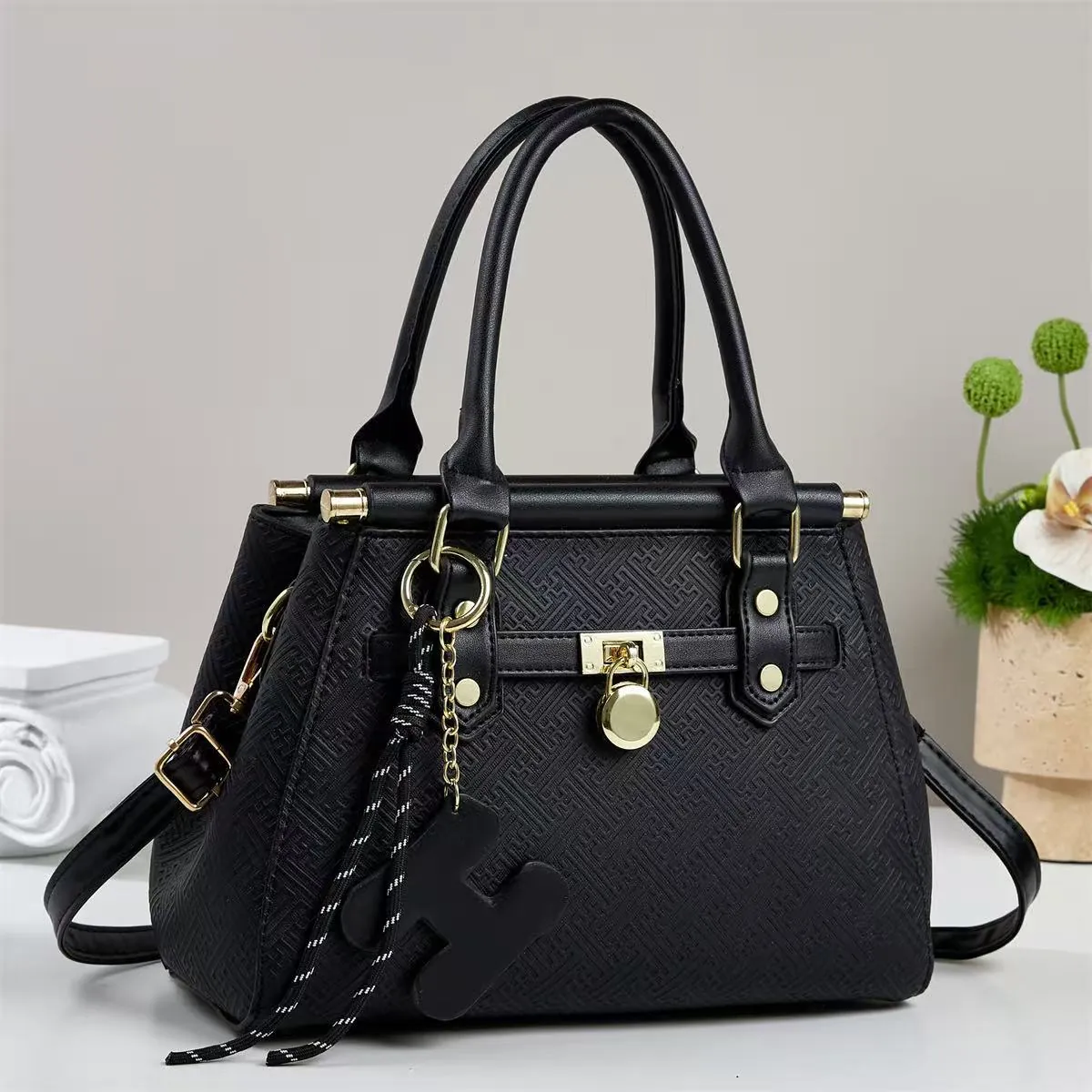 Women's Fashion Geometric Embossed PU Leather Tote Handbag Large Capacity Shoulder Crossbody Bag With Gold Lock And Letter Charm