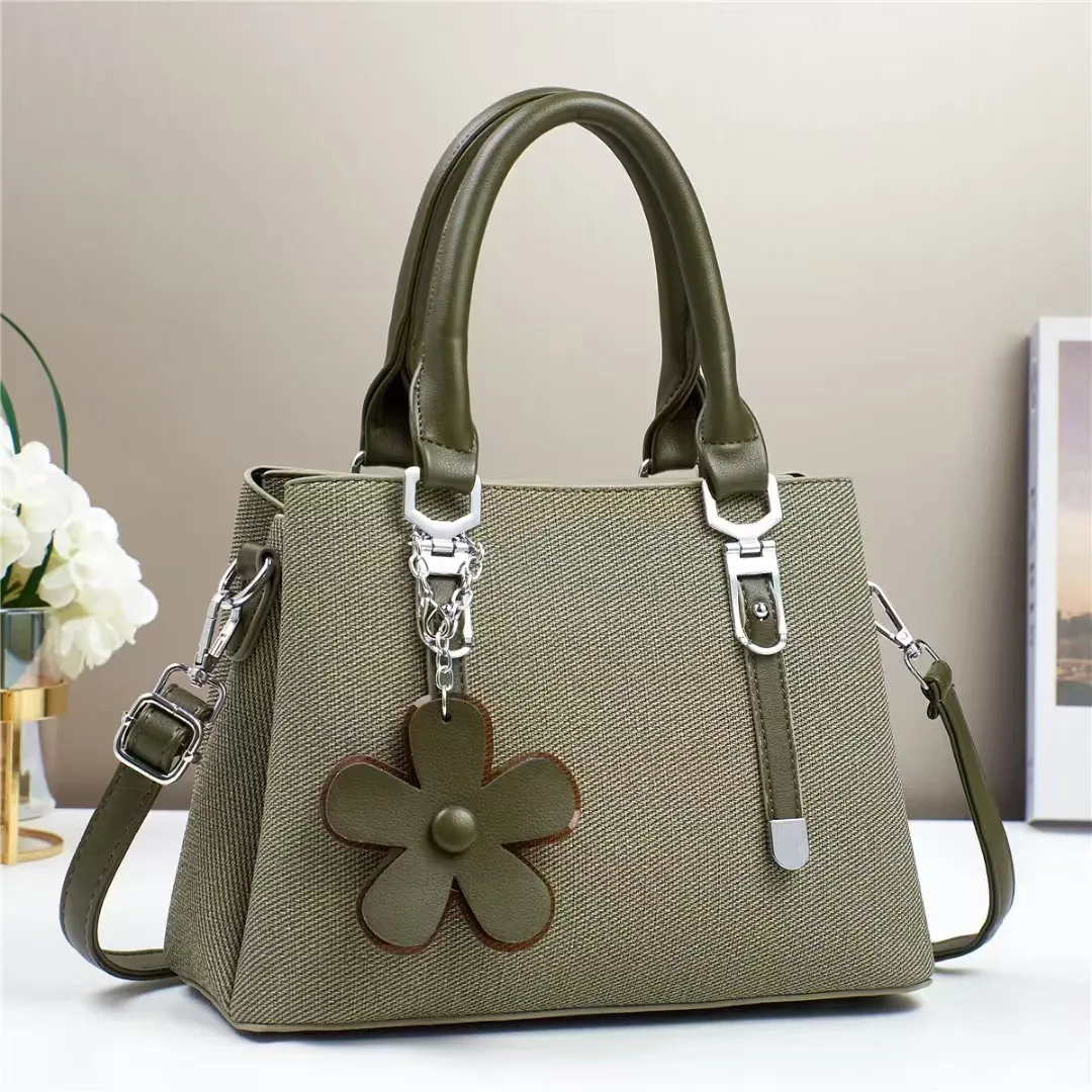 Sac à Main Femme en Cuir PU Texture Tissée Avec Pendentif Fleur Sac à Bandoulière Grande Capacité Pour Trajet Quotidien