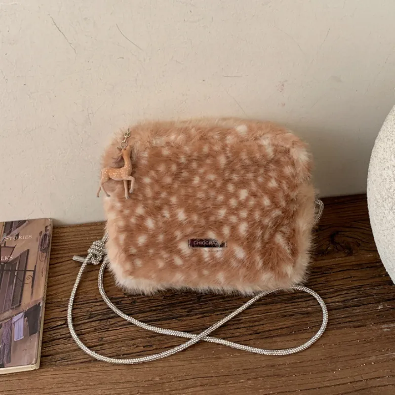 Sac à Épaule en Peluche Mignon pour Femmes Motif de Cerf Avec Chaîne en Métal Argenté Boucle en Strass Sac Bandoulière Imprimé Faon Petit Sac Carré Mode Hiver