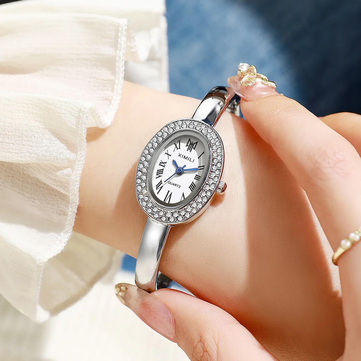 Mode Damen Oval Strass Armreif Uhr Elegante Quarz Armbanduhr Römische Zifferblatt Damen Luxus Geschenk Schmuck