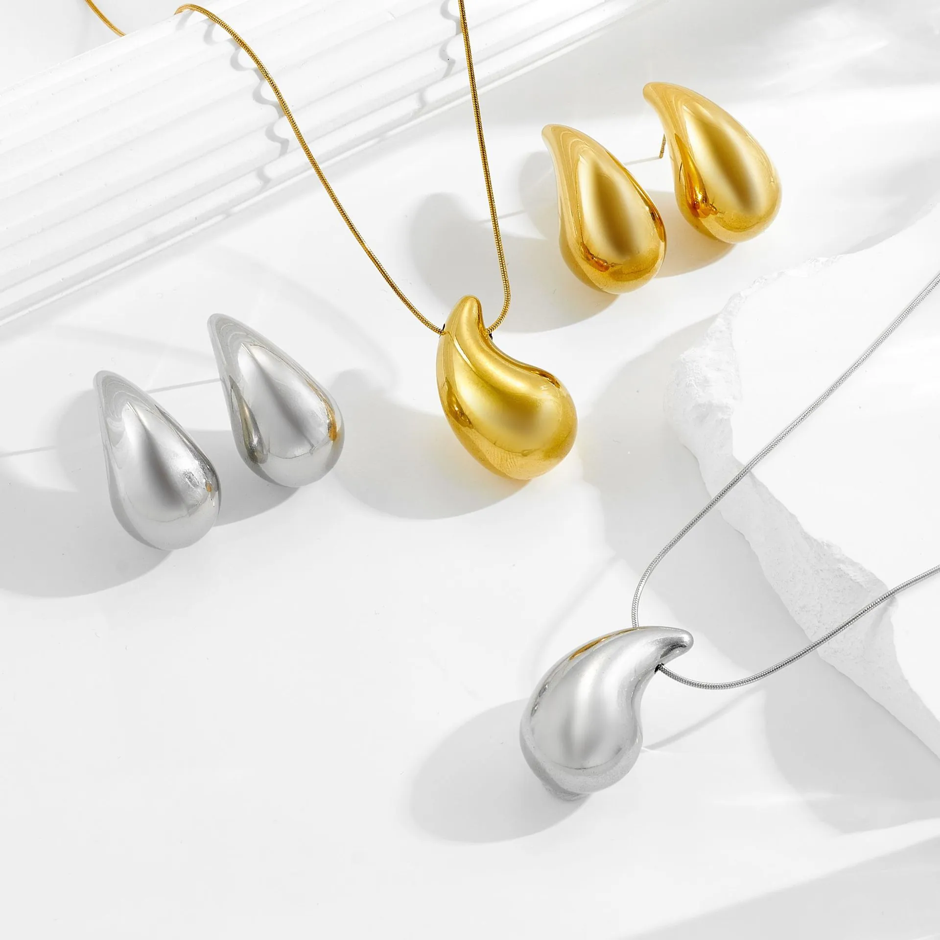 Titanstahl Minimalistisches Wassertropfen Schmuckset Spiegelpoliert Anhänger Halskette Ohrstecker Damen Party Schmuck