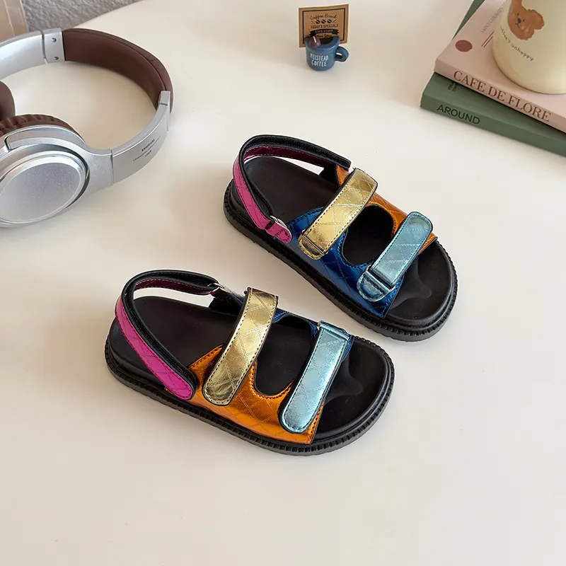 Kinder Mädchen Metallische Mehrfarbige Patchwork Römische Sandalen Gesteppte Dicke Sohle Klettverschluss Mode Sommer Strandsandalen Schuhe