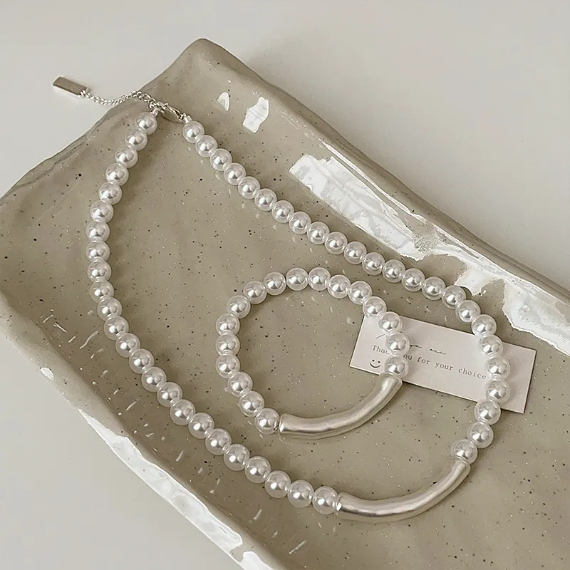 Französischer Retro Mattes Metallrohr Kunstperle Halskette Und Armband Für Damen Eleganter Vergoldeter Minimalistischer Schmuck