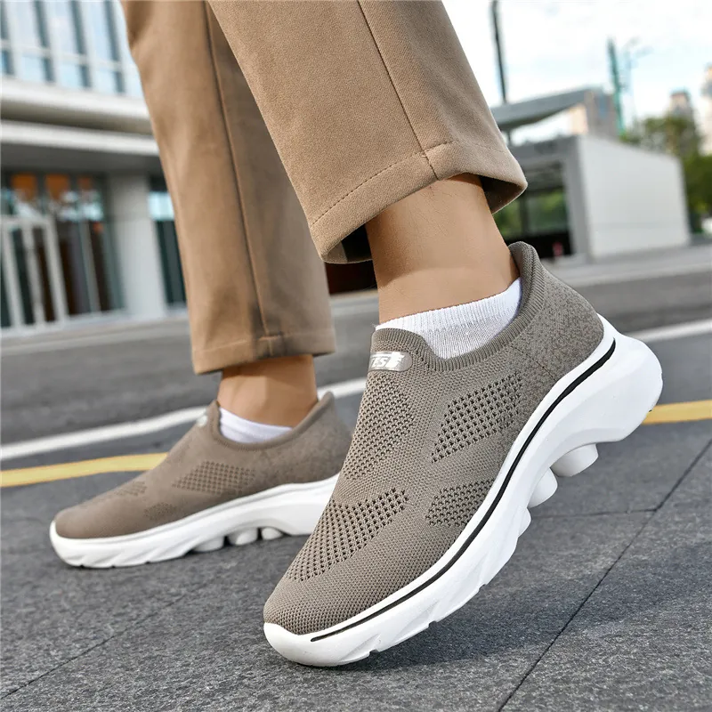 Sneaker da Uomo Casual Senza Lacci Traspiranti in Mesh Flyknit Leggere Scarpe da Camminata Comode Ammortizzate Loafer Sportive