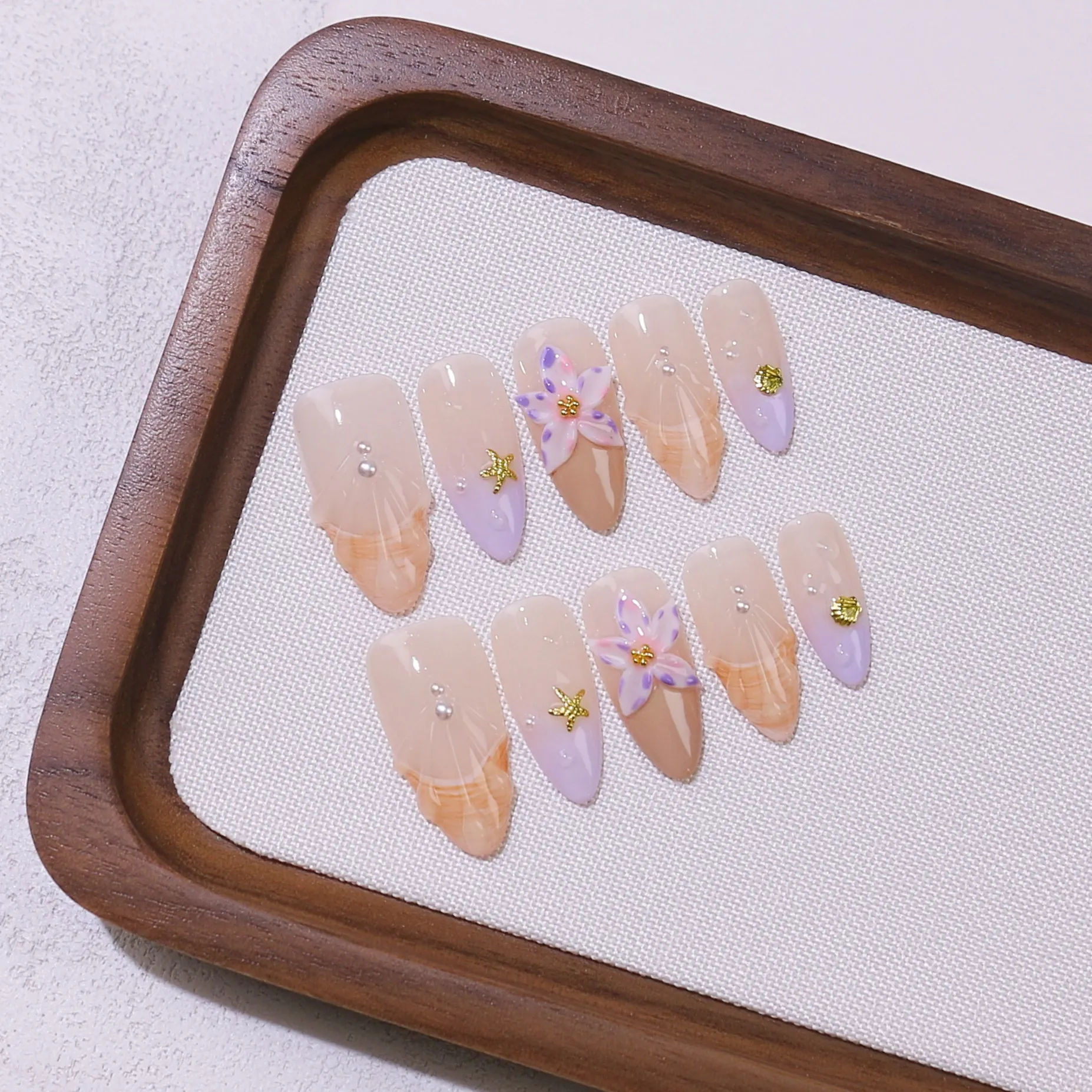 Ongles à Presser Faits à la Main Fleur 3D Étoile de Mer Coquille Künstliche Perle Dégradé Lavande Forme Amande Élégants Faux Ongles Femmes