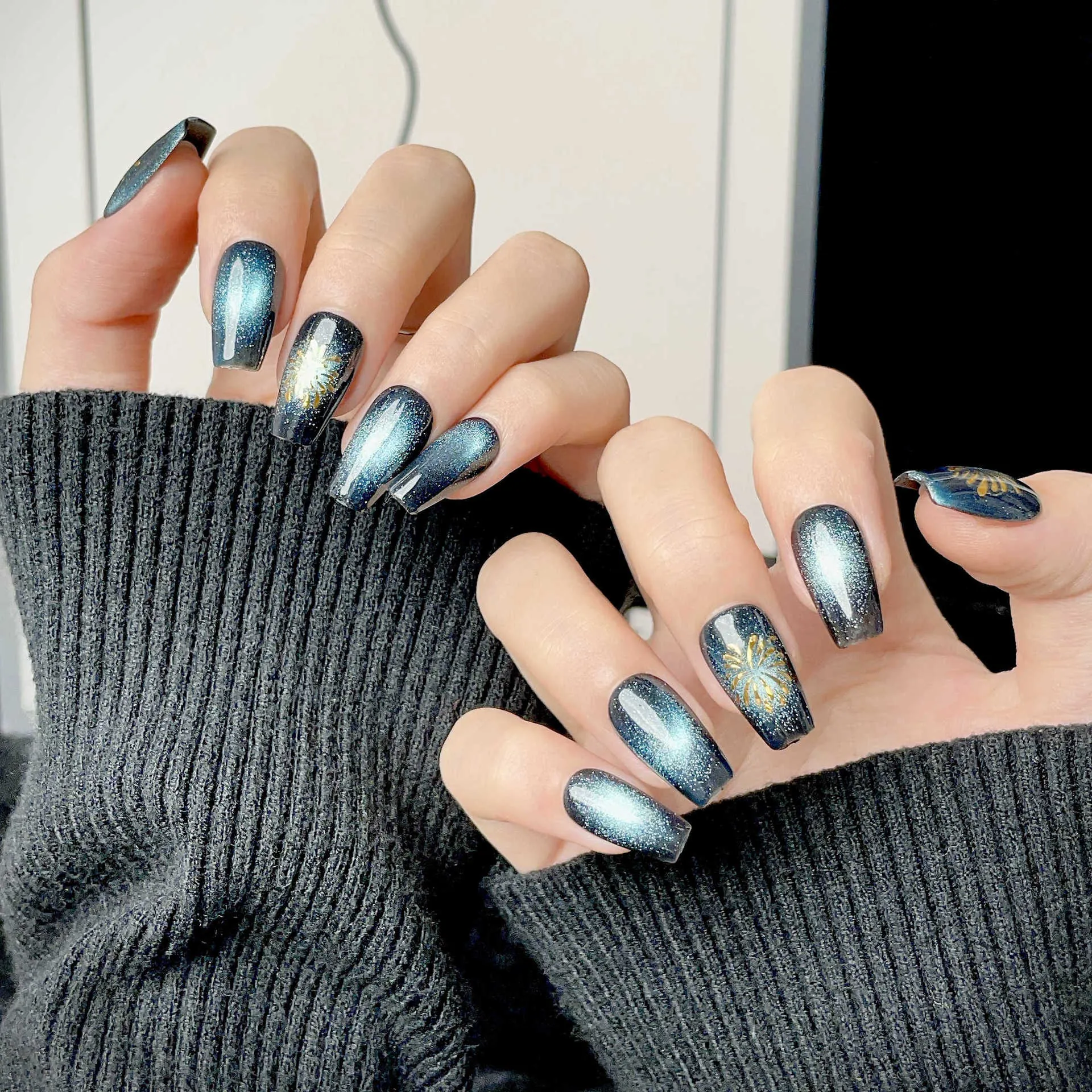 Handmade Blue Cat Eye Press On Nails Sparkling Fireworks Pattern Coffin Shape Fake Nails For Women Party Decoration