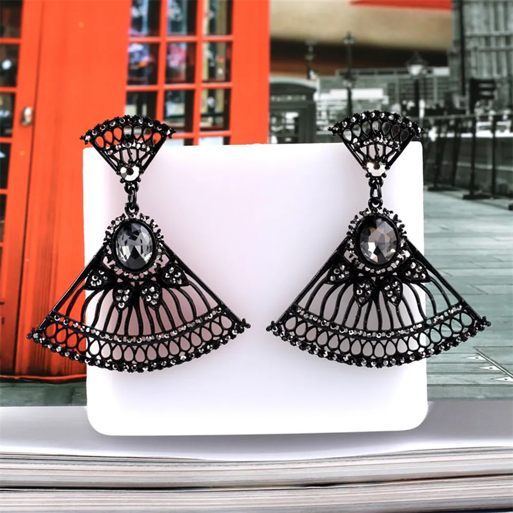 Vintage Alloy Rhinestone Dangle Earrings For Women Luxury Hollow Fan Leaf Waterdrop Long Tassel Wedding Party Banquet Jewelry