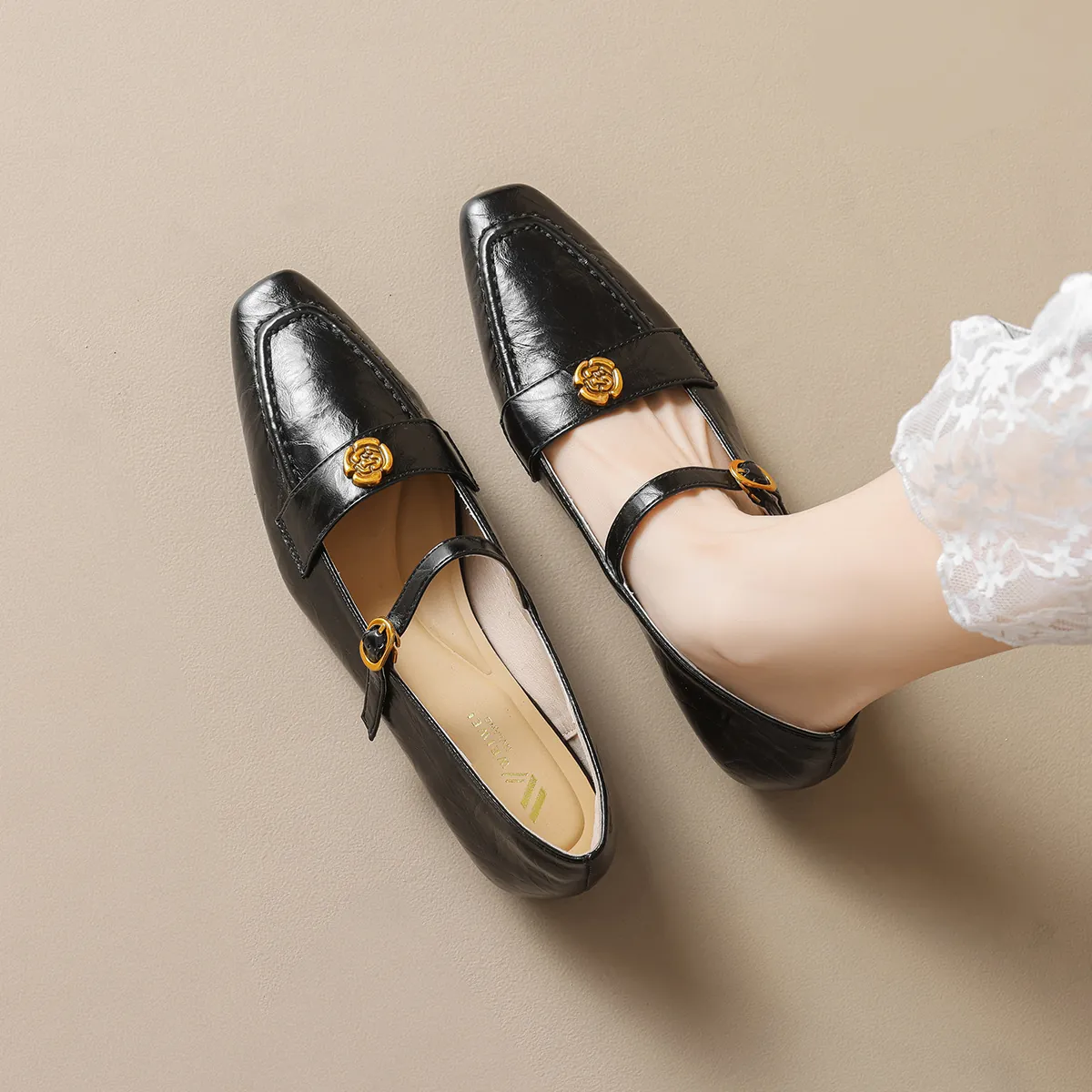 Zapatos Mary Jane para Mujer Vintage Francés Punta Cuadrada Tacón Bajo Cuero de Microfibra con Hebilla de Metal de Camelia Dorada
