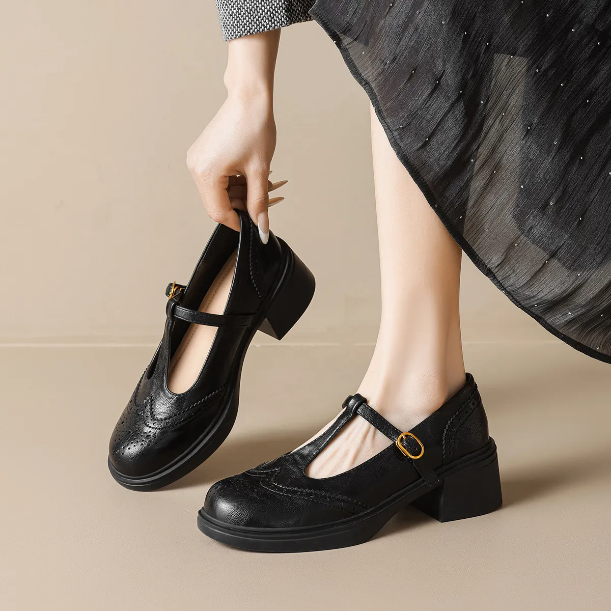 Women Vintage Mary Jane Shoes Brogue Carved Chunky Heel Platform Shoes T-Strap Round Toe British Style Preppy Microfiber Shoes