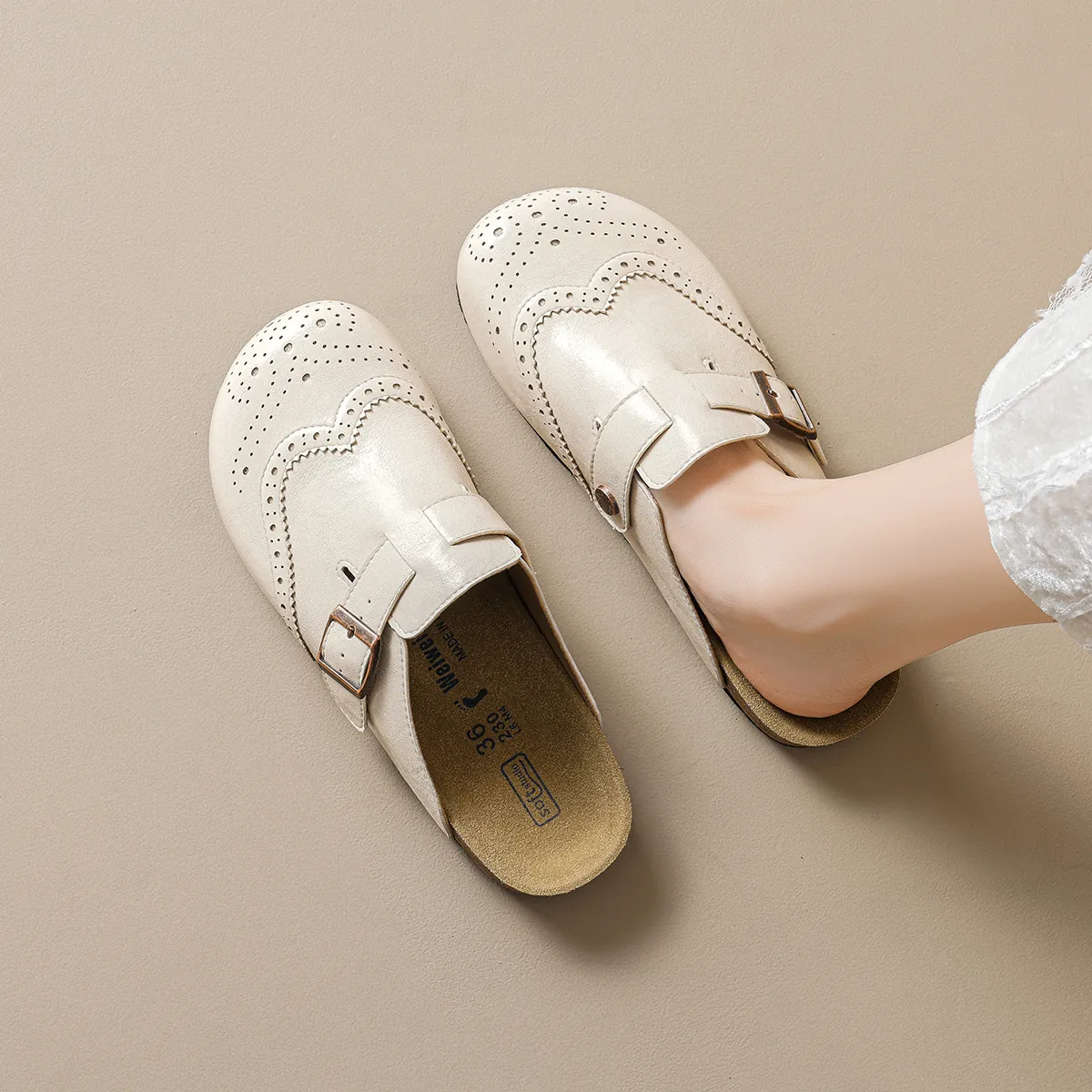 Vintage Brogue Carved Women Mules Microfiber Leather Clogs With Metal Buckle Thick Sole Casual Slip On Shoes For Daily