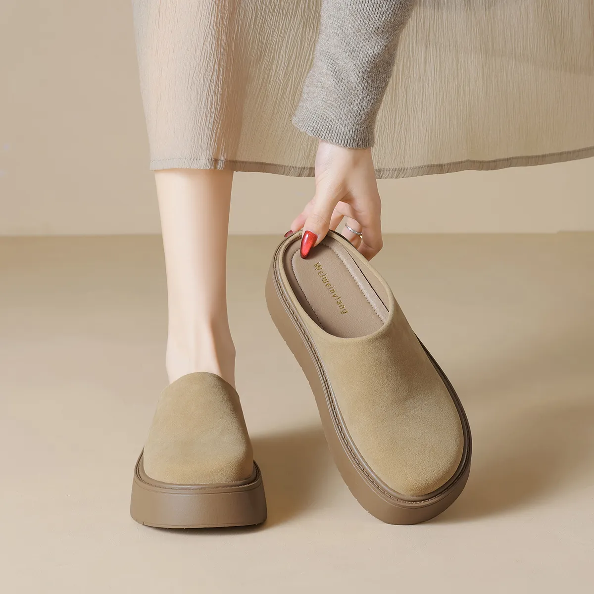 Women's Retro Frosted Leather Mules Thick Sole Height Increasing Closed Toe Slip On Casual Platform Slippers Outdoor