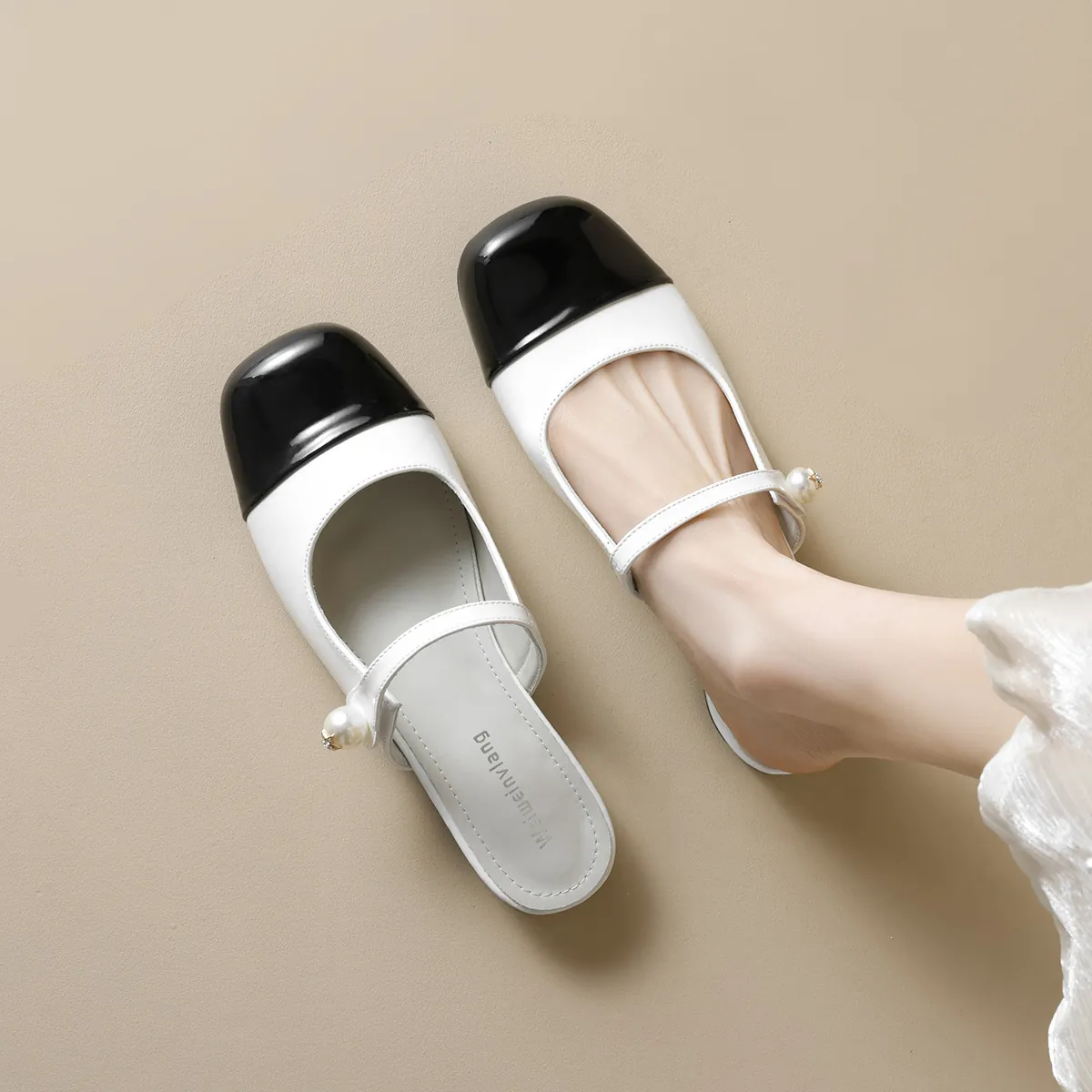 French Vintage Women Mules Mary Jane Artificial Pearl Strap Pointed Toe Color Block Microfiber Leather Flat Slippers Summer Outdoor Shoes