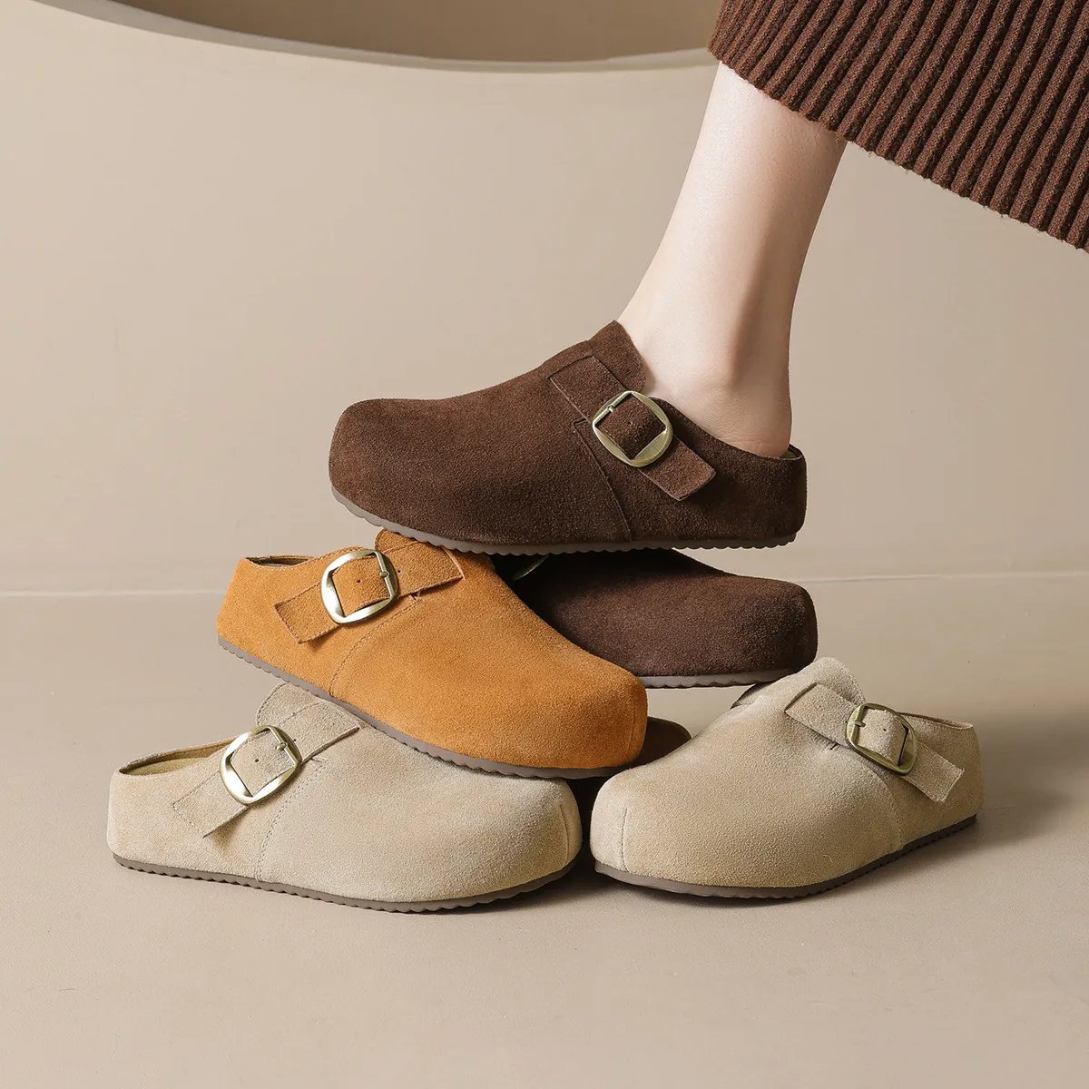 Mules Sabots Boston Retro pour Femmes en Daim de Cuir de Vache Avec Boucle Métallique Réglable et Semelle Épaisse Augmentation 4cm