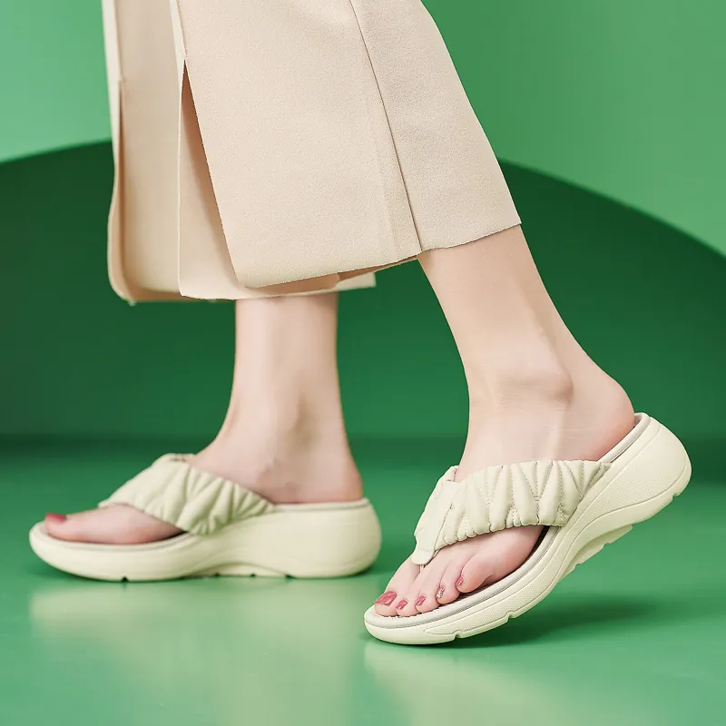 Damen Casual Dicke Sohle Flip-Flops Gerafftes PU-Leder Keilsandaletten Rutschfest Leicht Strand Sommer Slides Outdoor Schuhe