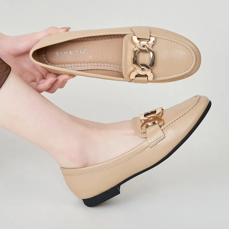 Women's Casual PU Leather Loafers With Metal Chain Buckle Comfortable Round Toe Flat Slip On Walking Shoes