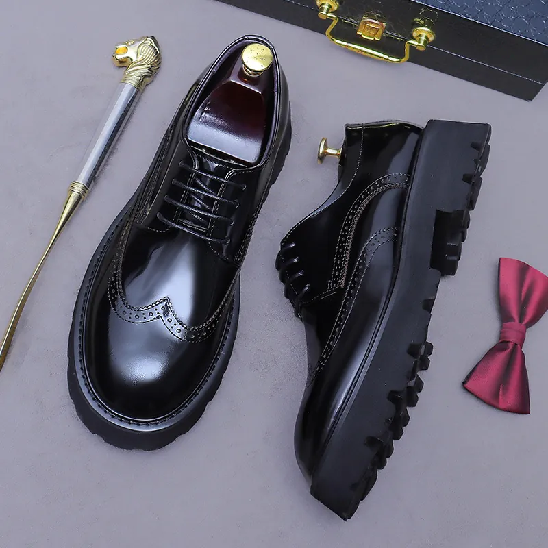 Chaussures Brogue Britanniques pour Hommes Cuir Verni Véritable Wingtip Sculpture Semelle Épaisse Augmentation Taille Mariage Derby